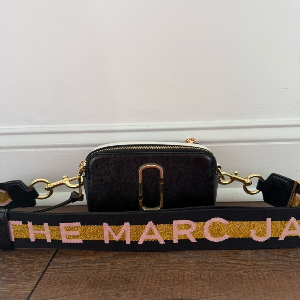 MARC JACOBS CAMERA BAG